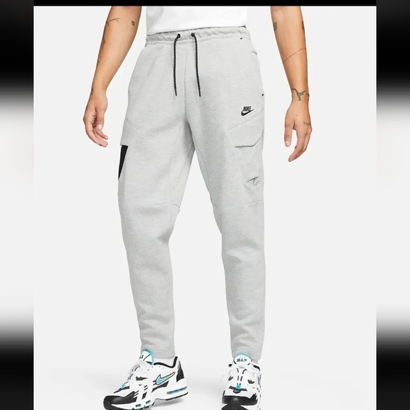 Nike Tech Fleece Men's Gray Cargo Utility Joggers Size Medium - Picture 1 of 13